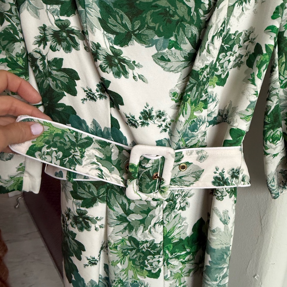Cara Cara Floral Romper in Green and White size xs - Picture 3 of 7
